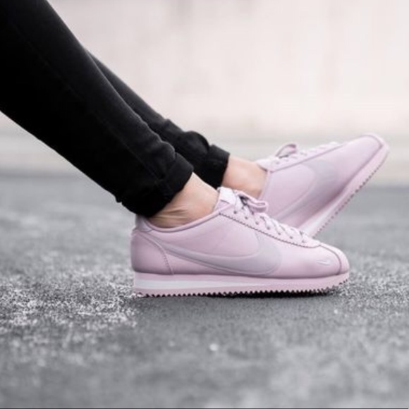 NWT Nike Classic Cortez Prem Leather Plum Chalk W - Picture 8 of 8